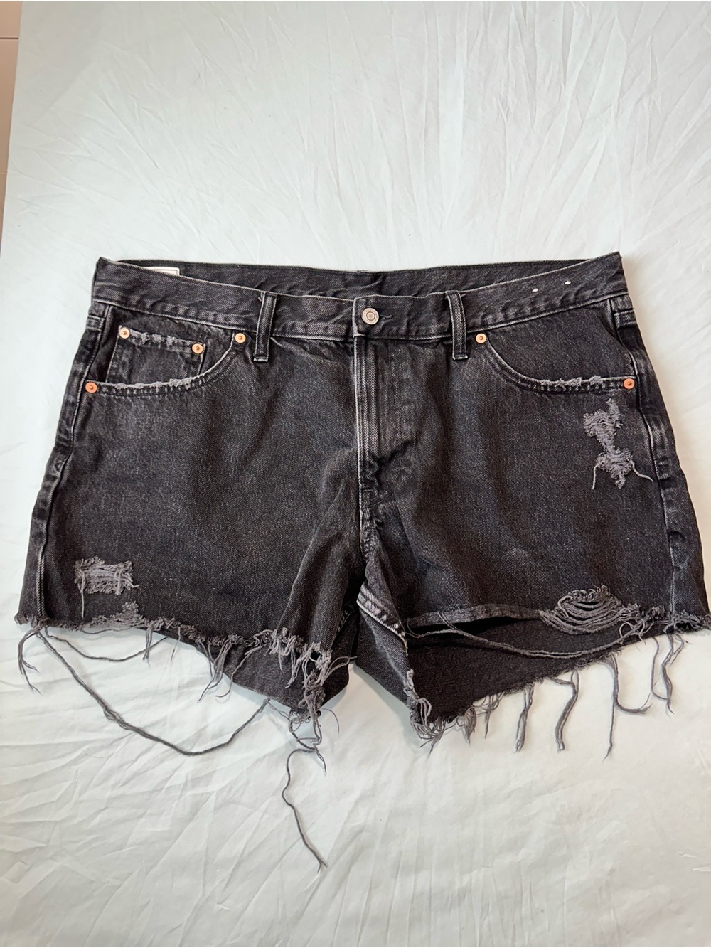 Gap 4” Low Rise Stride Short | Black Wash | Size 33 | Distressed Cutoff